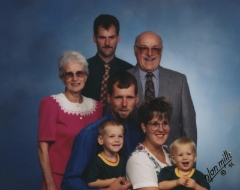  Ruth and Howard Landis with Rick, Brian, Lisa, Zachary, and Daulton.